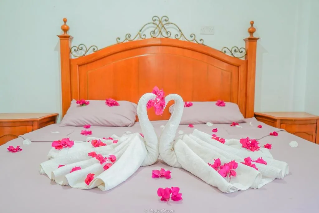 Relaxing Single-Bedroom by the Coast, image 3